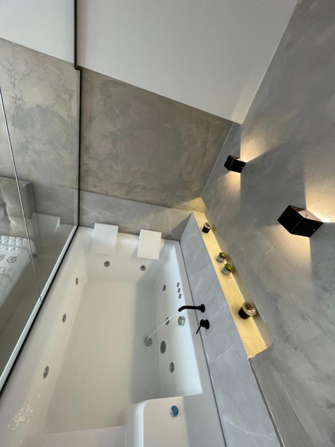 Jacuzzi Suite Ladadika Thessaloniki Exterior foto