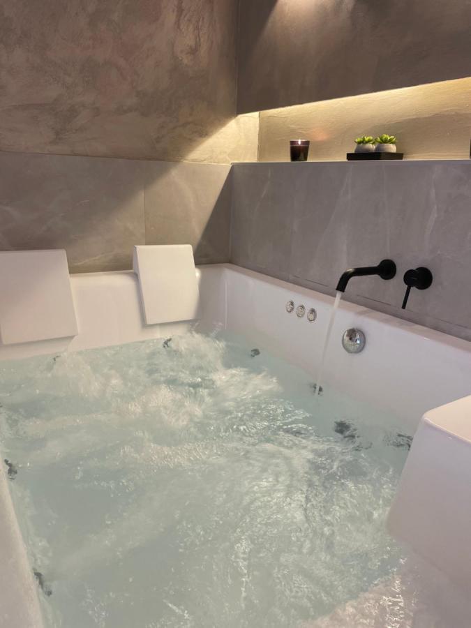 Jacuzzi Suite Ladadika Thessaloniki Exterior foto