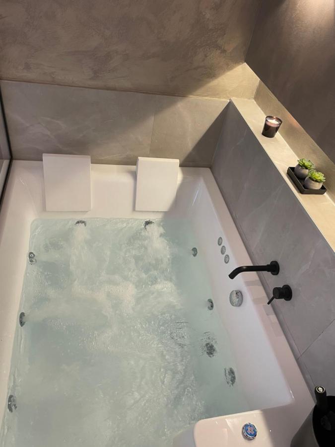 Jacuzzi Suite Ladadika Thessaloniki Exterior foto